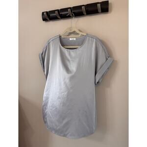 EUC Chigant polyester spandex oversize satin tunic top, soft gray, size large